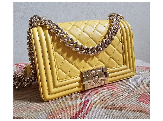 Borsa Chanel Boy piccola in pelle gialla Giallo - vista 2