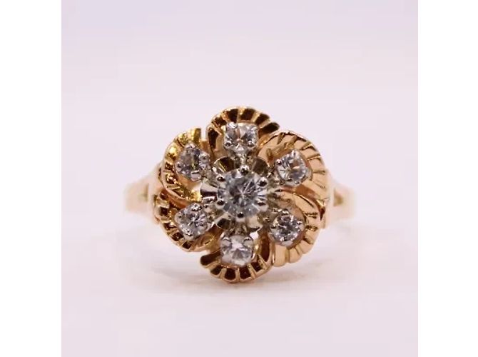 Autre Marque Anello floreale con pietre bianche in oro giallo 18 carati Gold hardware - vista 4