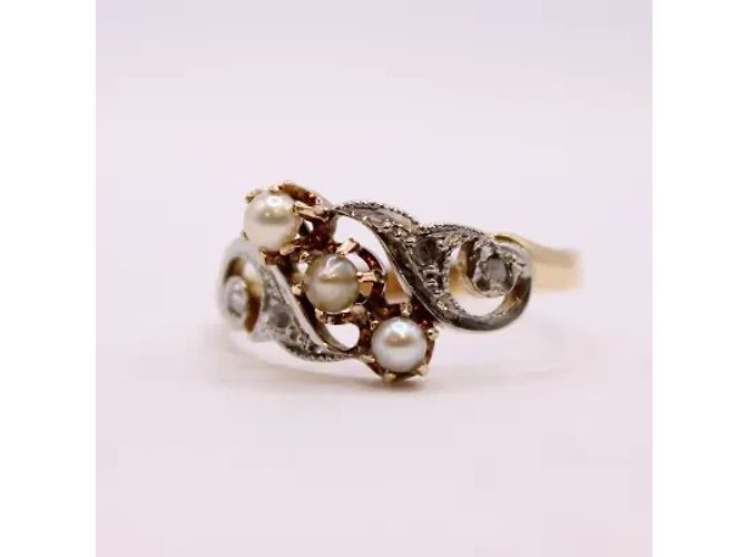 Autre Marque Belle Epoque-Trilogie-Ring aus feinen Perlen und Diamanten, eingefasst in Gelb- und Weißgold 18 Karat Gold hardware - Ansicht 3