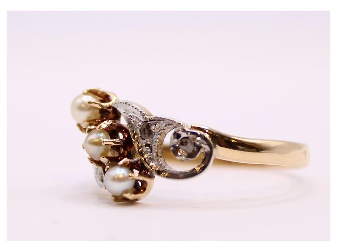 Autre Marque Belle Epoque-Trilogie-Ring aus feinen Perlen und Diamanten, eingefasst in Gelb- und Weißgold 18 Karat Gold hardware - Ansicht 4