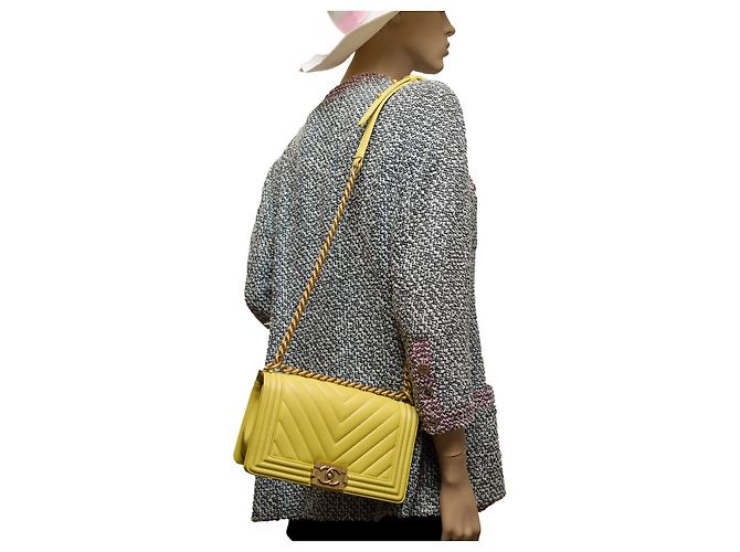 Le Boy Bolsa CHANEL Boy em couro amarelo - 101201 - vista 10