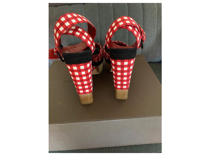 Décolleté Louis Vuitton Cruise Rosse in Cotone Rosso - vista 2