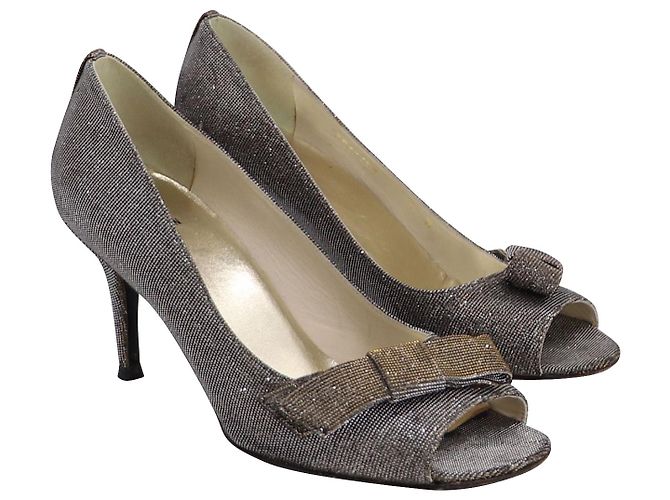 Stuart Weitzman Peep-Toe-Schleifendetail-Absätze aus silbernem Polyester - Ansicht 2