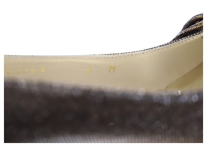 Stuart Weitzman Peep-Toe-Schleifendetail-Absätze aus silbernem Polyester - Ansicht 6