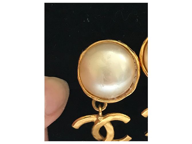 Chanel CC Logo Perlenohrringe Gold Gold hardware - Ansicht 4