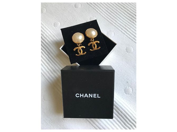 Chanel CC Logo Perlenohrringe Gold Gold hardware - Ansicht 9
