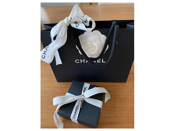 Orecchini Chanel in perle e cristalli Swarovski - vista 6