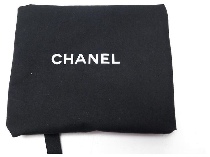 Medaillon BOLSA DE MÃO DE COURO CHANEL CABAS SHOPPING MEDALHÃO MARROM ACOLCHOADA - vista 13