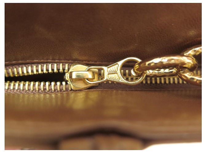 Medaillon BOLSA DE MÃO DE COURO CHANEL CABAS SHOPPING MEDALHÃO MARROM ACOLCHOADA - vista 15