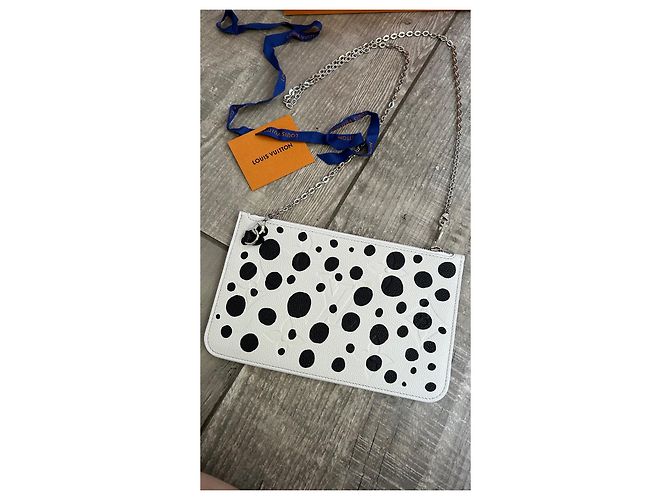 Neverfull Louis Vuitton Kusama pochette mai piena Nero Bianco - vista 2