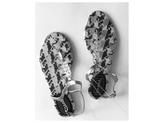 Sandali Infradito Chanel CC Pelle Argento Nero Grigio - vista 14