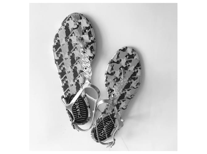 Sandali Infradito Chanel CC Pelle Argento Nero Grigio - vista 15