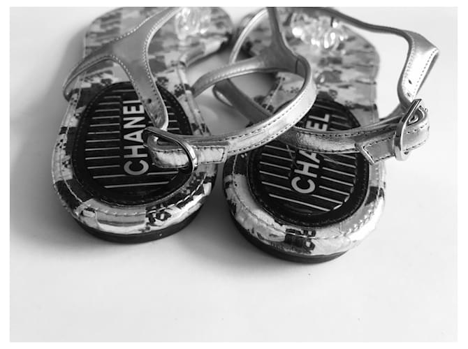 Sandali Infradito Chanel CC Pelle Argento Nero Grigio - vista 18
