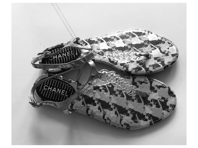 Sandali Infradito Chanel CC Pelle Argento Nero Grigio - vista 4