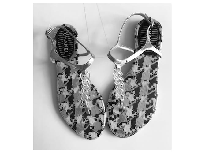 Sandali Infradito Chanel CC Pelle Argento Nero Grigio - vista 8