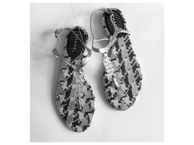 Sandali Infradito Chanel CC Pelle Argento Nero Grigio - vista 9