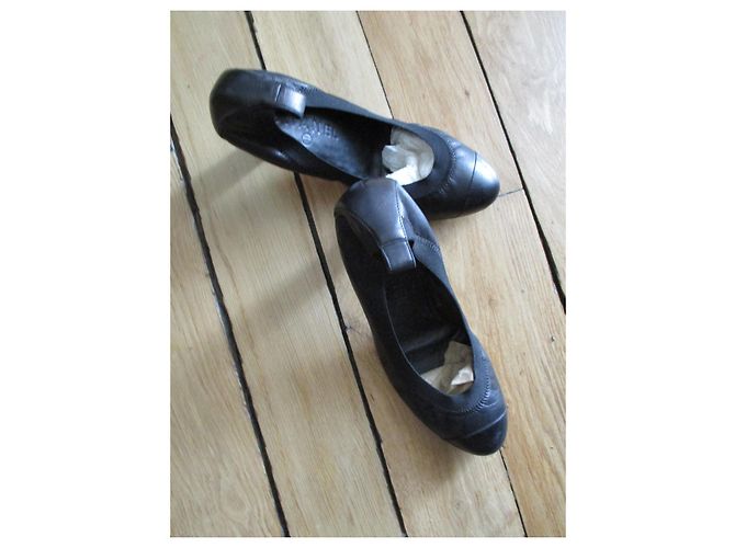 Chanel Décolleté in pelle nera, 37,5. Nero - vista 2