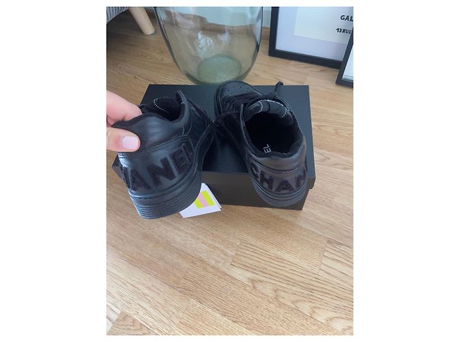 Sneakers Chanel in pelle nera 38 Nero - vista 3