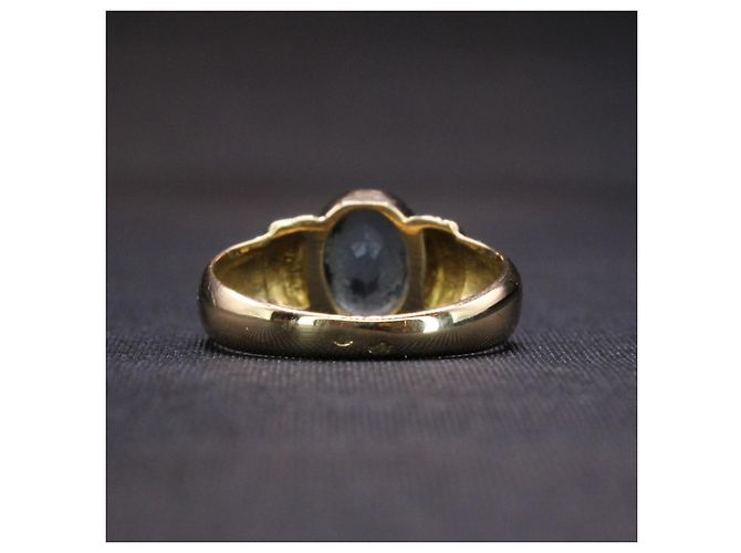 Autre Marque Ovaler Aquamarinring mit Lünette aus Gelbgold 18 Karat Hellblau Gold hardware - Ansicht 6