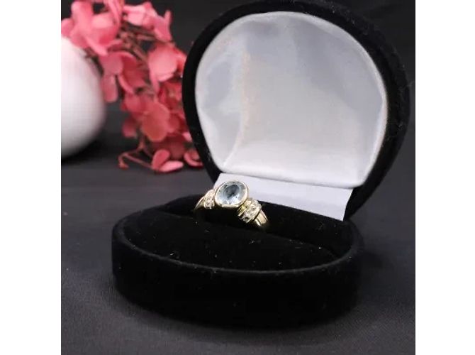 Autre Marque Ovaler Aquamarinring mit Lünette aus Gelbgold 18 Karat Hellblau Gold hardware - Ansicht 8