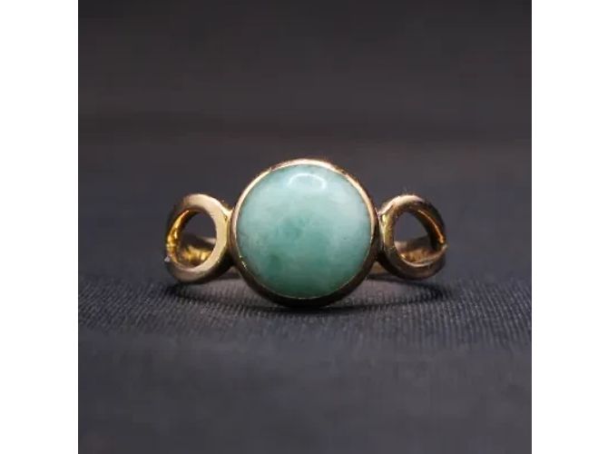 Autre Marque Anillo de oro amarillo con piedra verde ovalada y engaste de bisel 18 quilates Gold hardware - vista 3