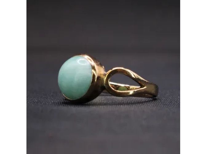 Autre Marque Anillo de oro amarillo con piedra verde ovalada y engaste de bisel 18 quilates Gold hardware - vista 4