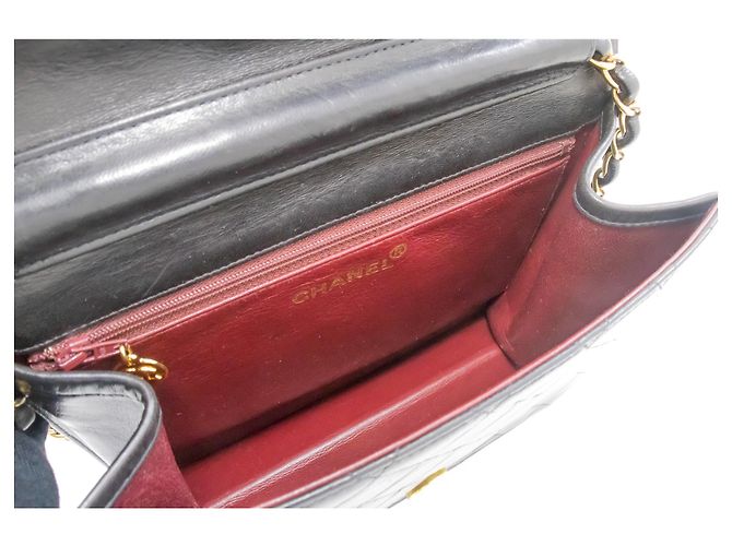 Borsa a tracolla piccola catena CHANEL Pochette in pelle di agnello trapuntata nera Nero - vista 10
