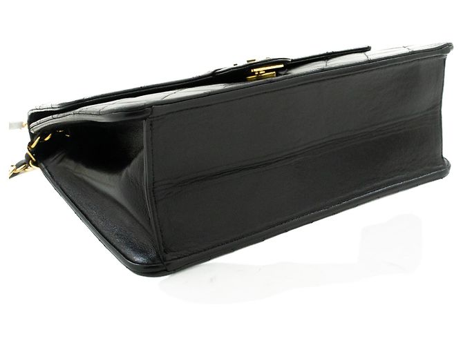 Borsa a tracolla piccola catena CHANEL Pochette in pelle di agnello trapuntata nera Nero - vista 4