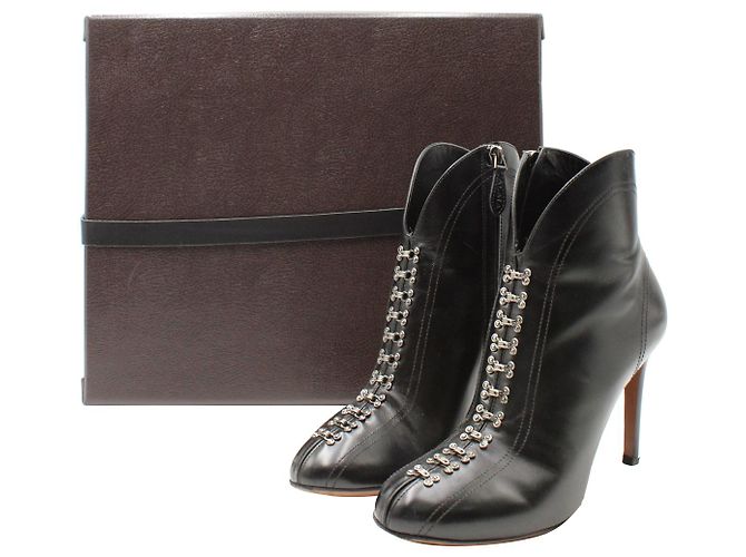Alaïa Bota Alaia com detalhe de gancho e olho em couro preto - vista 7