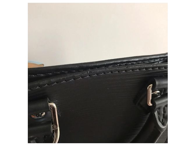Bolso Louis Vuitton Nano Flat de cuero epi negro - vista 5