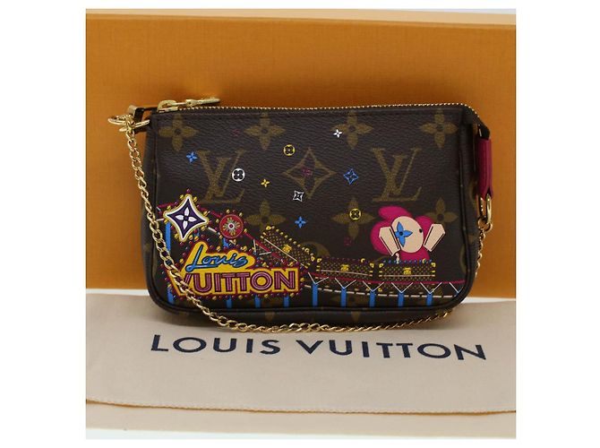 LOUIS VUITTON Vivienne Mini Pochette Accessoires Pochette M69752 Auth LV 41047A Monogramme - vue 12
