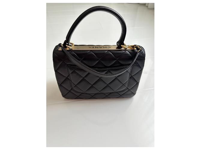 Chanel Trendy CC Medium Bolso de mano en piel de cordero negra Negro - vista 2