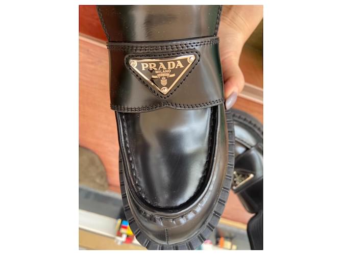 Mocassini Prada in vernice nero - vista 2