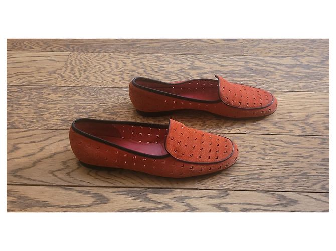 Mocassini Loewe in scamosciato rosso traforati - vista 10