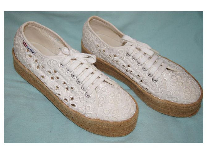 Sneakers Superga con ricamo inglese - vista 3