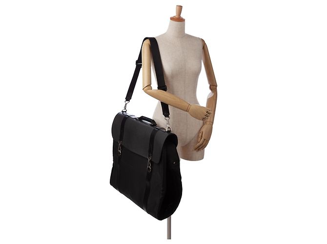 Porta abiti Louis Vuitton nero Taiga Gibeciere - vista 13