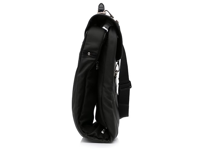 Porta abiti Louis Vuitton nero Taiga Gibeciere - vista 3