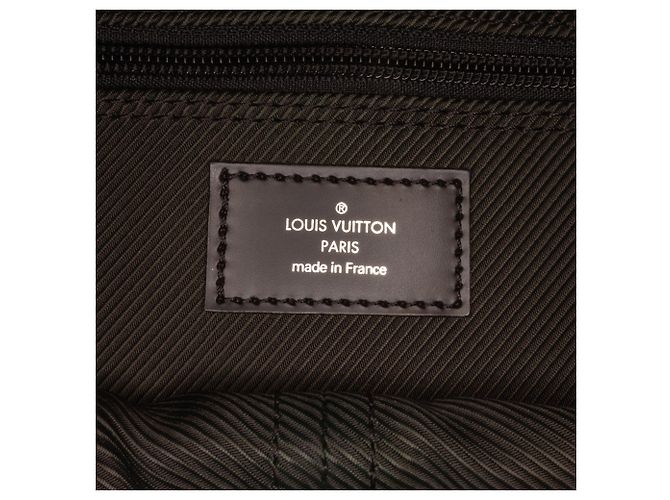 Porta abiti Louis Vuitton nero Taiga Gibeciere - vista 7