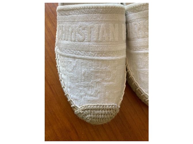 Christian Dior Espadrilles werden blanchiert - Ansicht 2