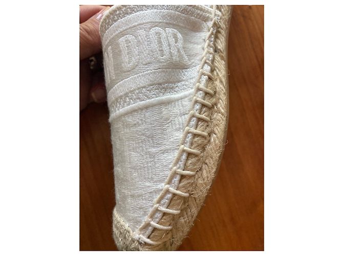 Christian Dior Espadrilles werden blanchiert - Ansicht 3