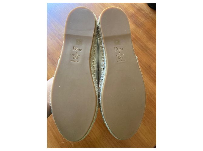 Christian Dior Espadrilles werden blanchiert - Ansicht 4