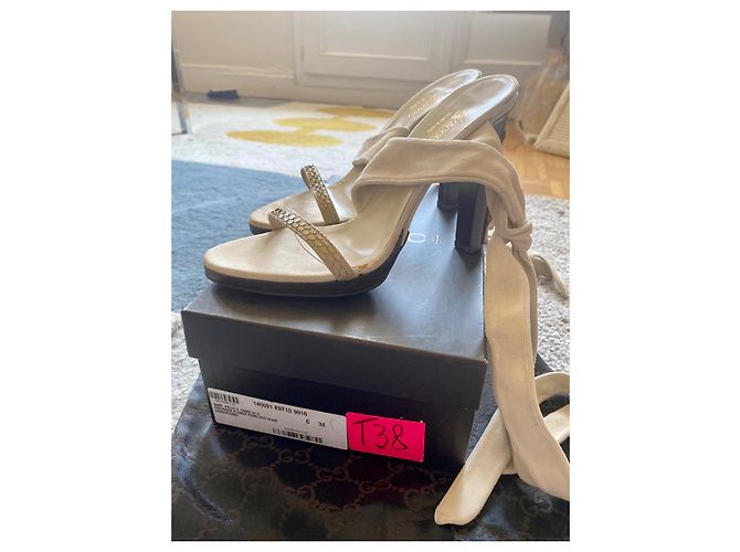 Sandali Gucci in pelle beige - vista 2
