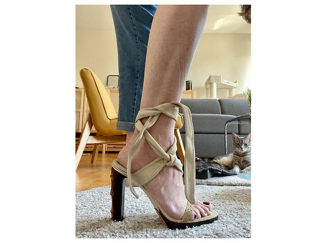 Sandali Gucci in pelle beige - vista 7