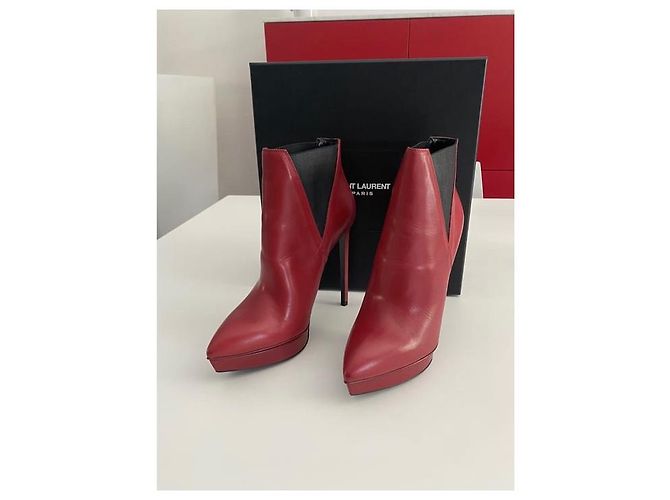 Botines Yves Saint Laurent de piel roja - vista 2