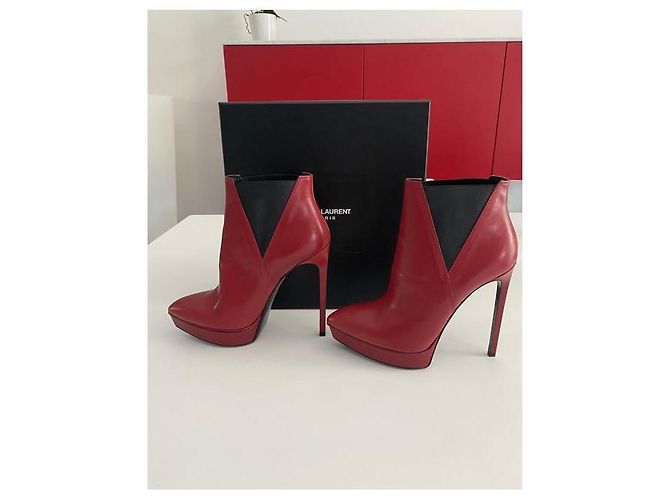 Botines Yves Saint Laurent de piel roja - vista 3
