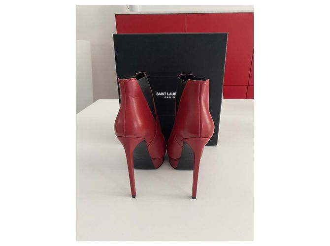 Botines Yves Saint Laurent de piel roja - vista 4