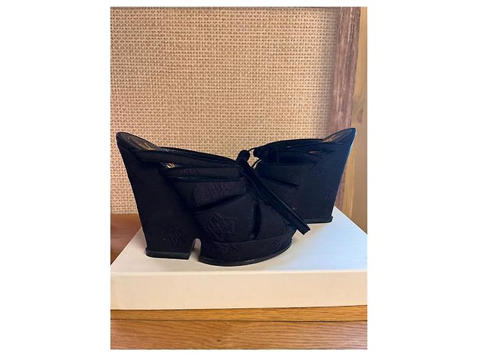 Yves Saint Laurent Tacco a zeppa YSL Tribute in broccato di seta Nero Porpora - vista 13