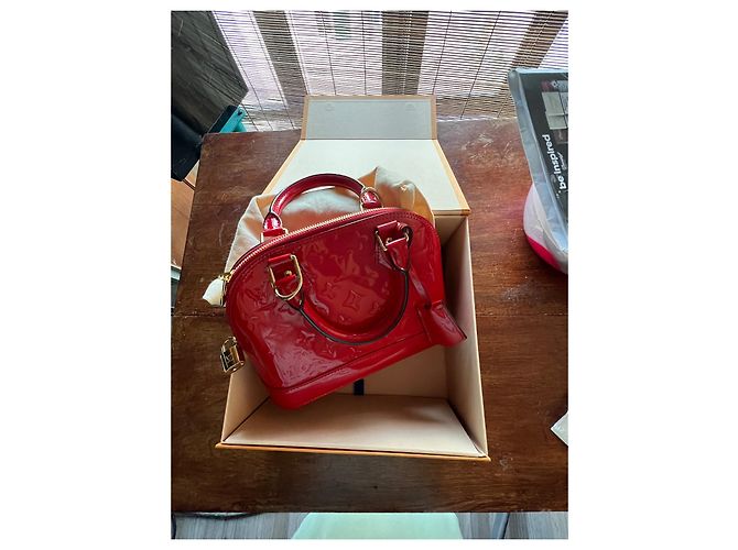 Louis Vuitton Alma BB Lackleder Kirschrot Monogramm - Ansicht 2