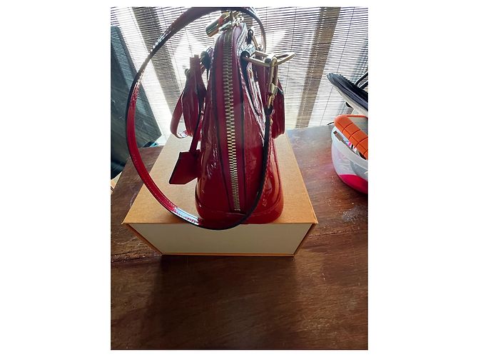 Louis Vuitton Alma BB Lackleder Kirschrot Monogramm - Ansicht 3