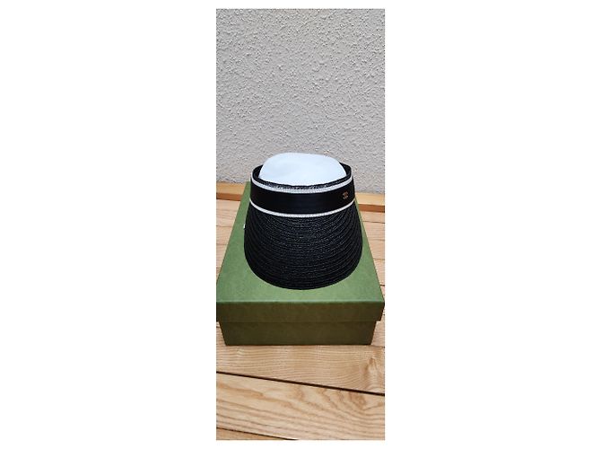 Cambon Visiera da crociera collezione Chanel 2022 Nero Bianco - vista 2